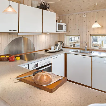 度假居 4 Bedroom Awesome In Juelsminde Sonderby (Midtjylland)