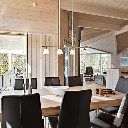 4 Bedroom Awesome In Juelsminde Sonderby (Midtjylland)