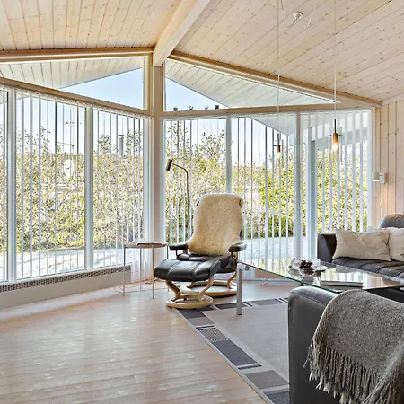4 Bedroom Awesome In Juelsminde Sonderby (Midtjylland)