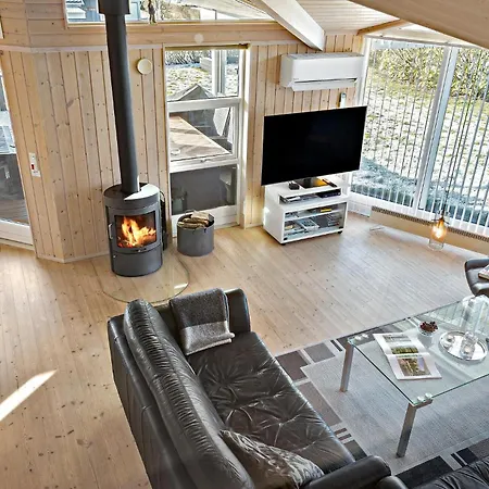 4 Bedroom Awesome In Juelsminde 度假居