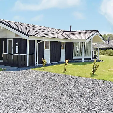 4 Bedroom Awesome In Juelsminde 度假居