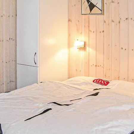 Dom wakacyjny 4 Bedroom Awesome In Juelsminde Sonderby (Midtjylland)