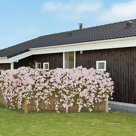 度假居 4 Bedroom Awesome In Juelsminde Sonderby (Midtjylland)
